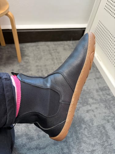 Customer photo review of BLACK GUM | CHELSEA BOOTS - ADULTS