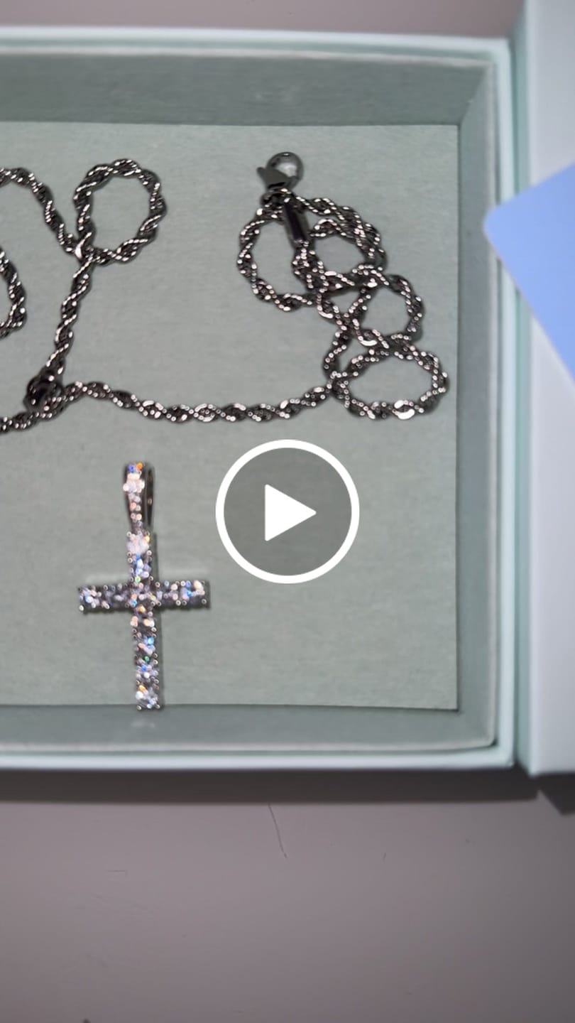 Customer video review of CROSS PIECE PENDANT. - 925
