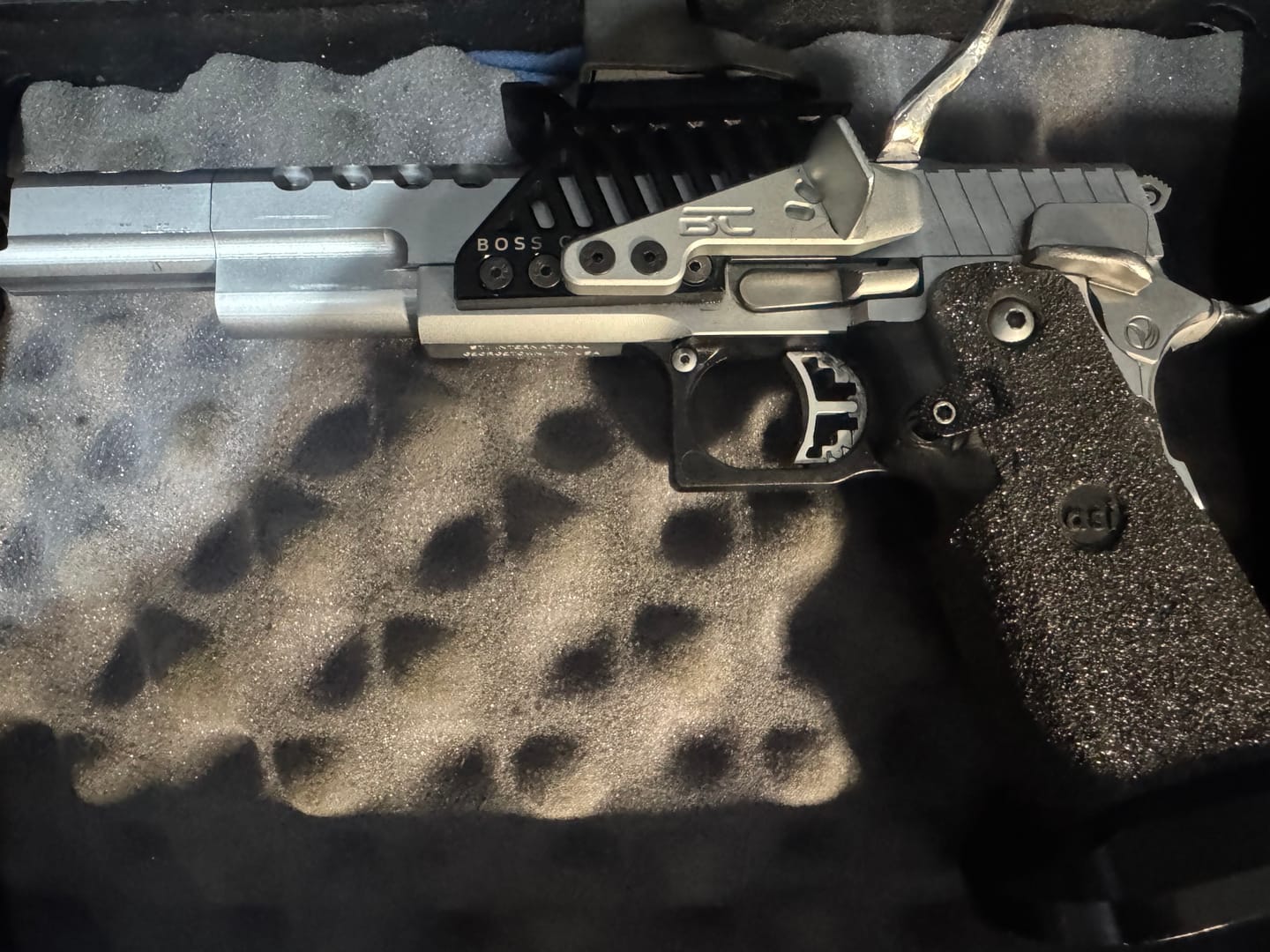 Customer photo review of 1911/2011 Adjustable Thumb Rest | STI Compatible