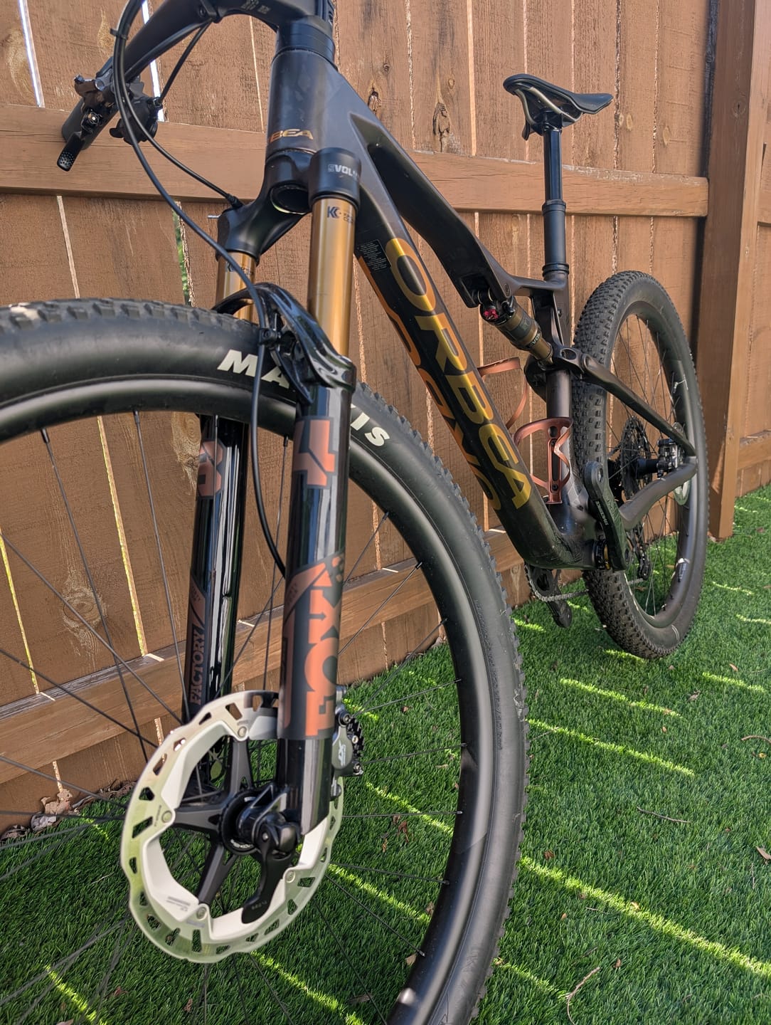 Customer photo review of Metallic Fox 34 Factory Fork Decal