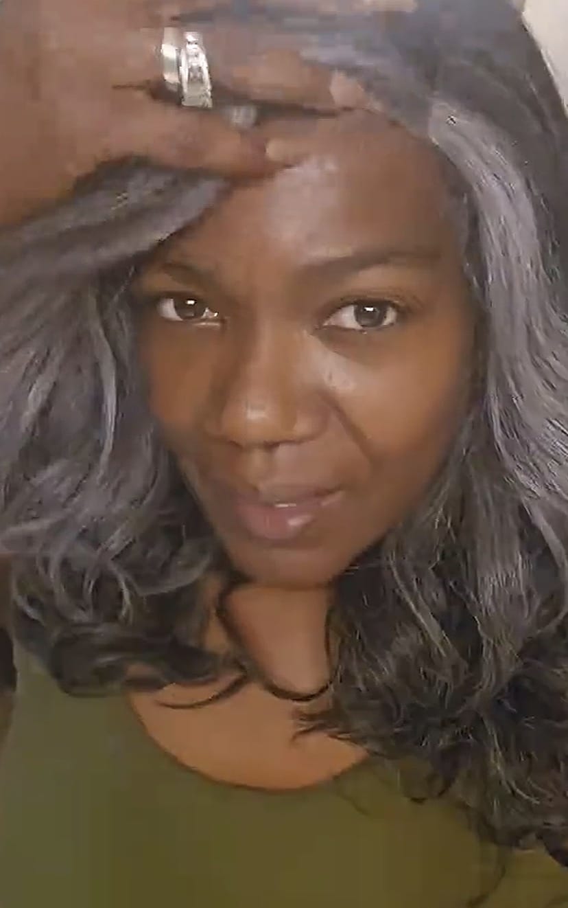 Customer photo review of Luvwin 5X5 Salt & Pepper More Salt Highlight Front Glueless Wave Wig