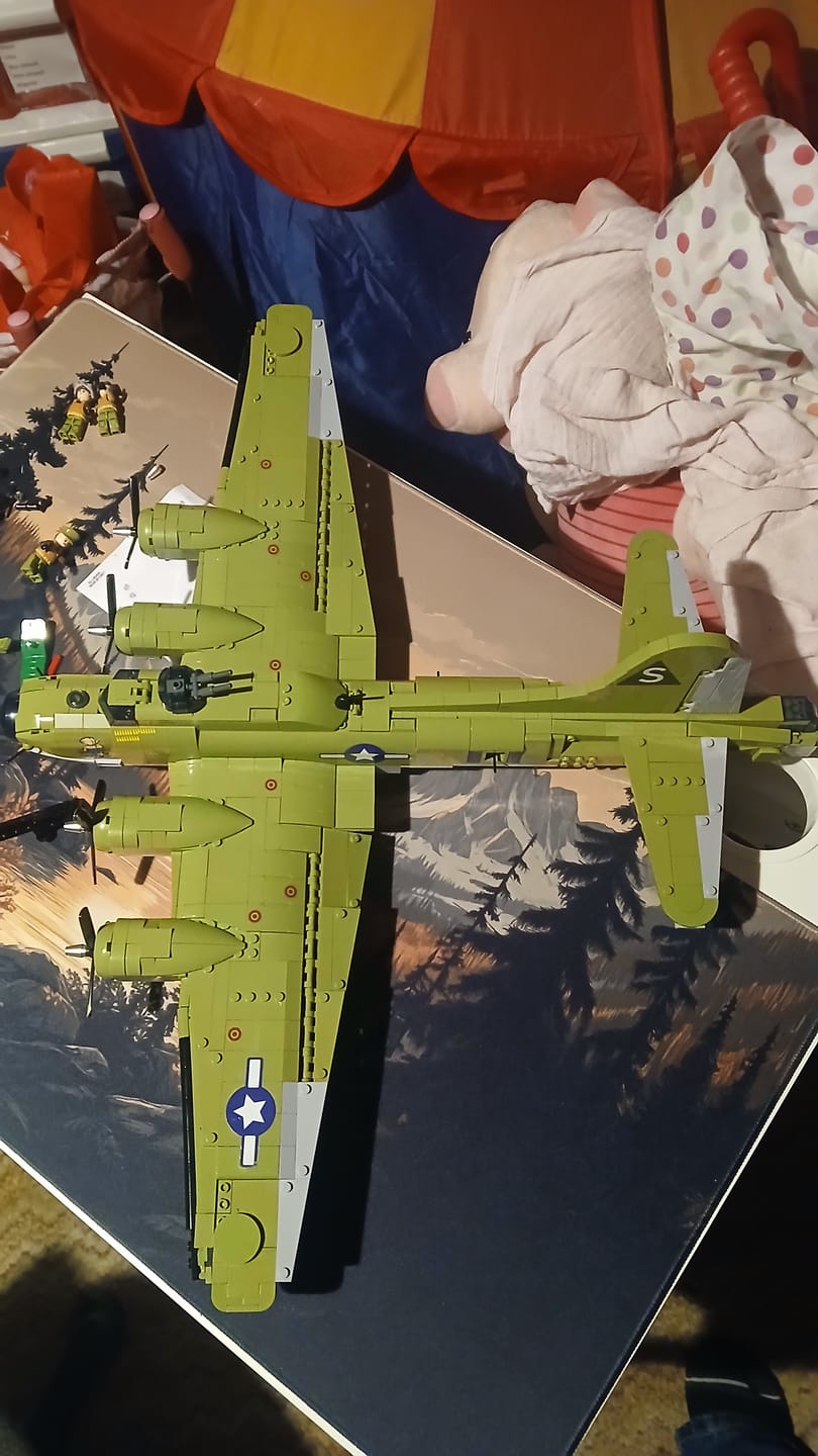 Customer photo review of B-17 Flying Fortress | 1270 PCS