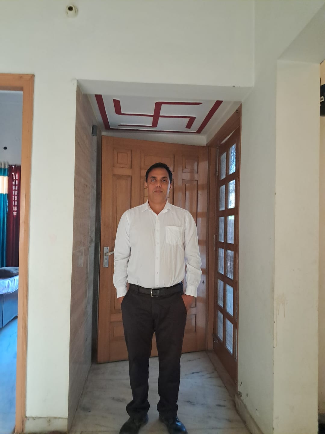 Customer photo review of Snow Field - 100% Cotton Formal White Shirt For Men | Uathayam