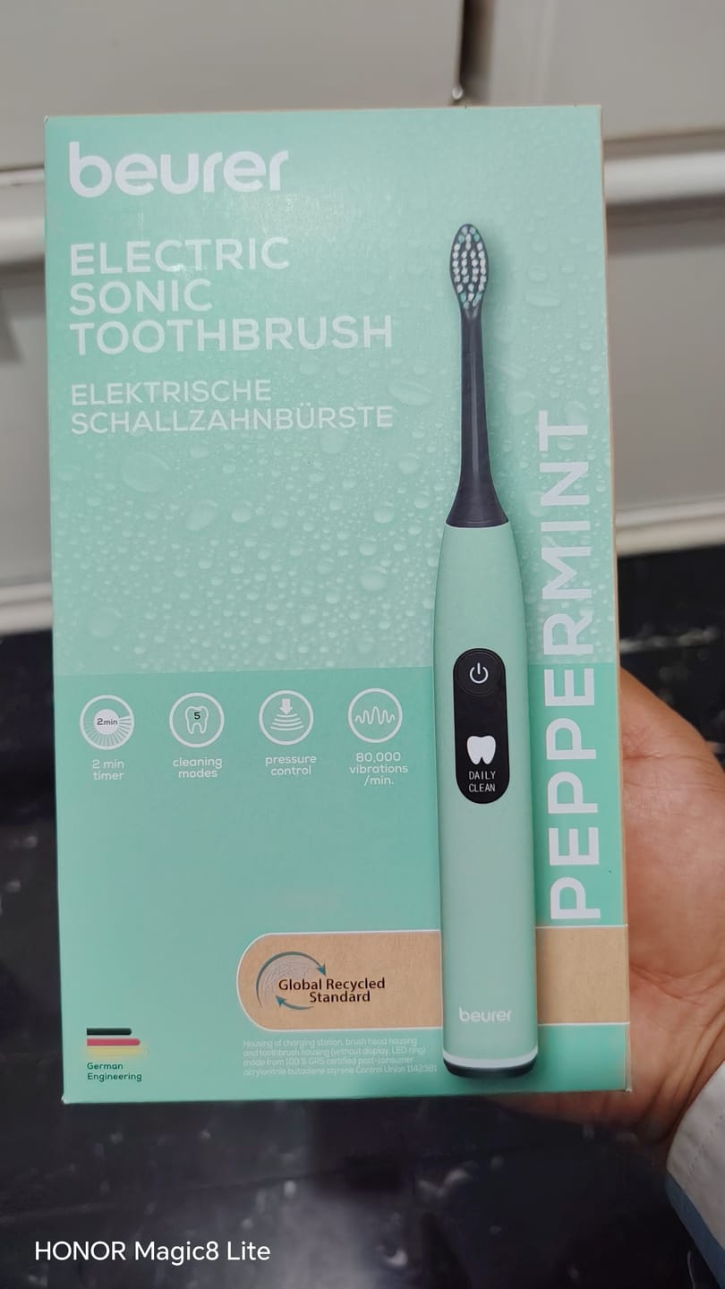 Customer photo review of Cepillo Dental Eléctrico Recargable | Sónico | Con 5 Programas de Limpieza y 2 Cabezales | Beurer