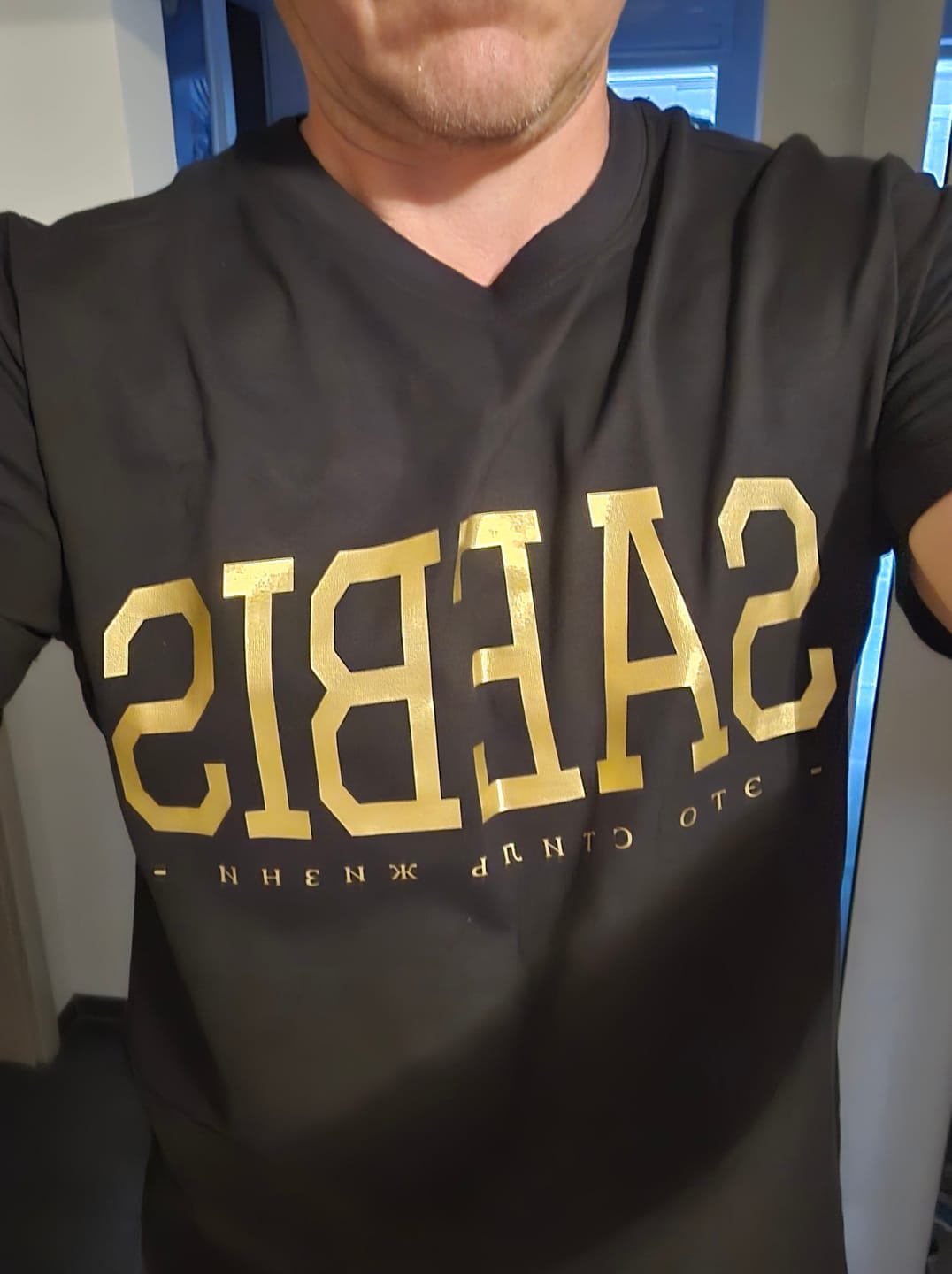Customer photo review of Lifestyle Herren T-Shirt Gold Edition by SAEBIS®
