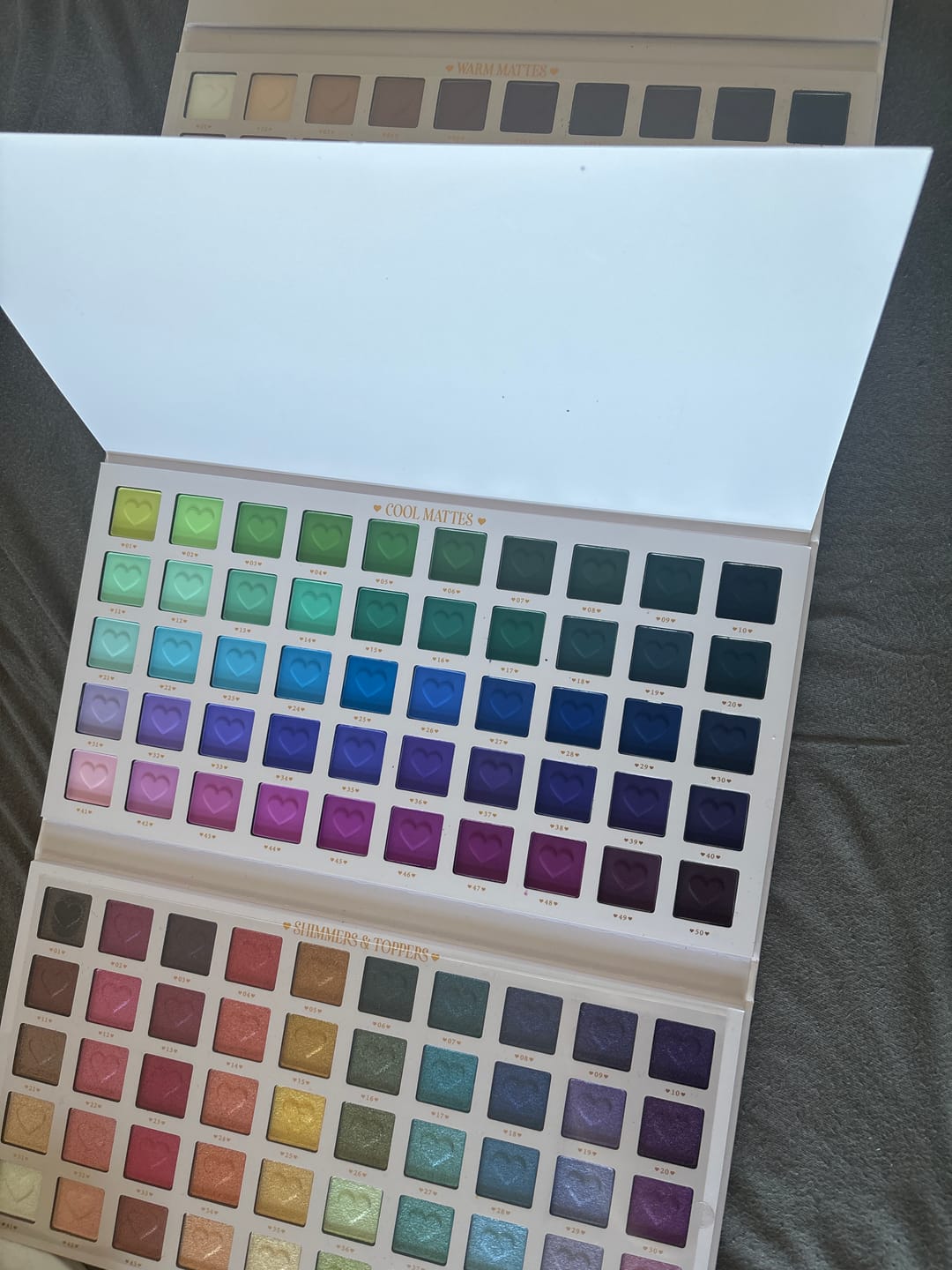 Customer photo review of Creative Comeback XXXL Eyeshadow Palette