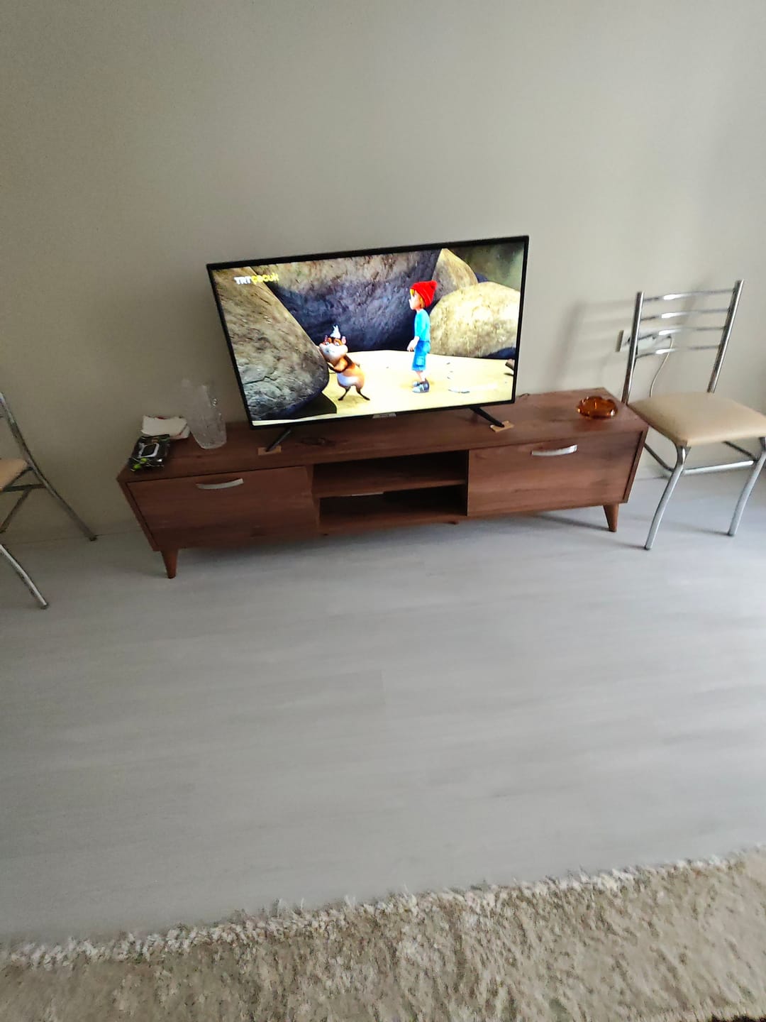 Customer photo review of Rani A9 Tv Ünitesi Modern Ayaklı Tv Sehpası 180 cm Minyatür Ceviz