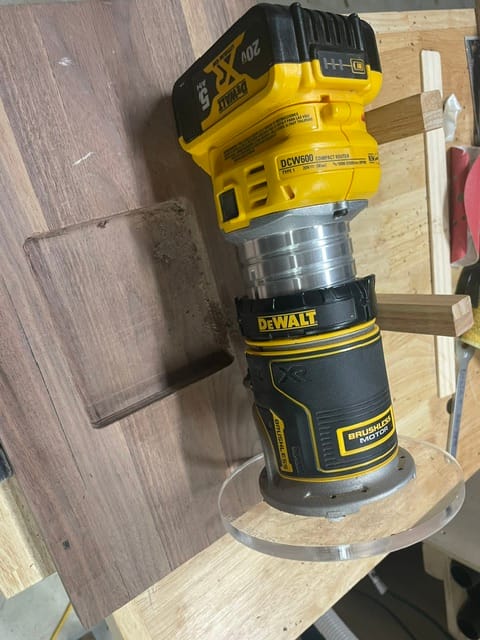 Customer photo review of Dewalt (DWP611/DCW600B) Palm/Trim Router Base Plate - 6" Round
