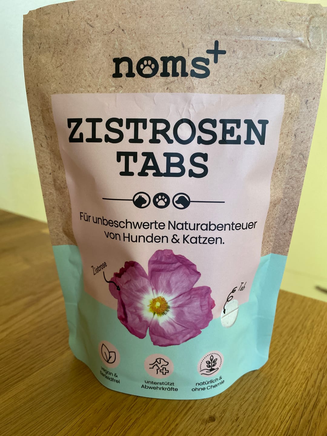 Customer photo review of Zistrosen Tabs - 100% natürliches Zistrosen-Leckerli für Wald- & Wiesenspaziergänge