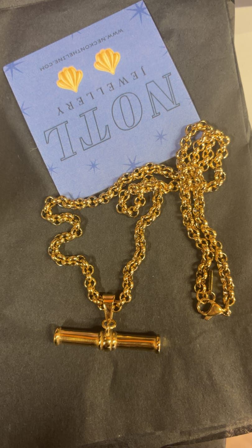Customer photo review of XL T-Bar Necklace