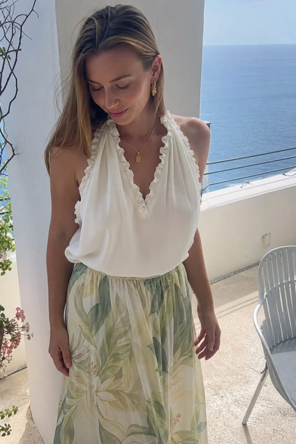 Customer photo review of Loose Sleeveless Ruffle Trim Solid Color Halter-Neck Tank Top