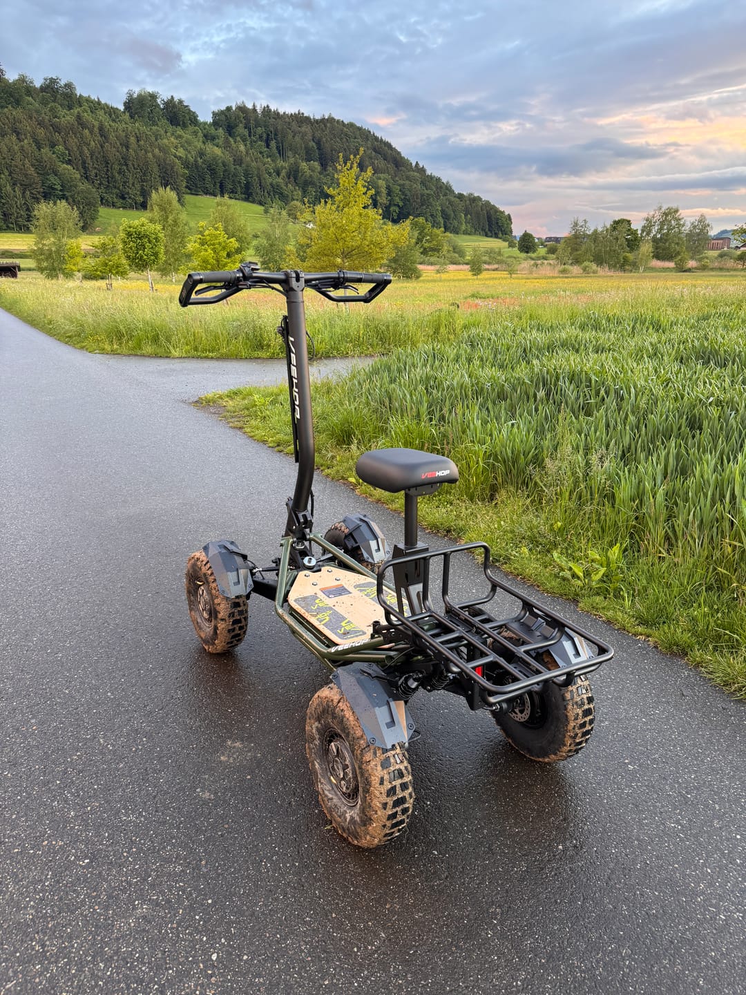 Customer photo review of Trottinette VEEHOP tout terrain à 4 roues motrices avec selle pliable 3200w / 6400w 40ah