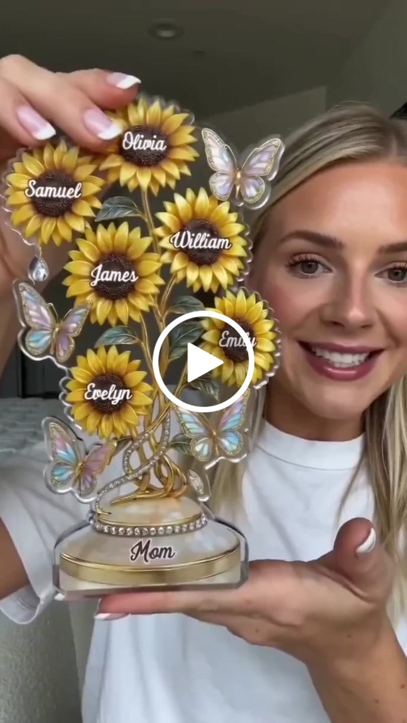 Customer video review of Sunflower Mom With Kids Names -  Personalized Custom Shape Acrylic Plaque - Meaningful Gift For Mom, Grandma