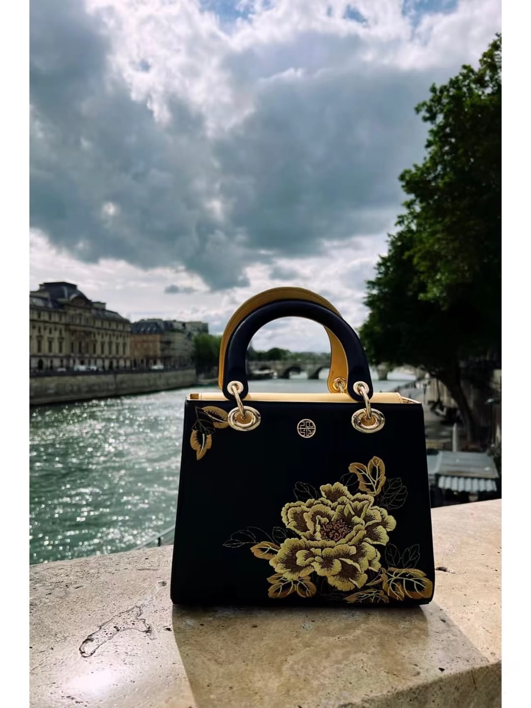 Customer photo review of Tang Red 25 Embroidered Queen Peony Tote