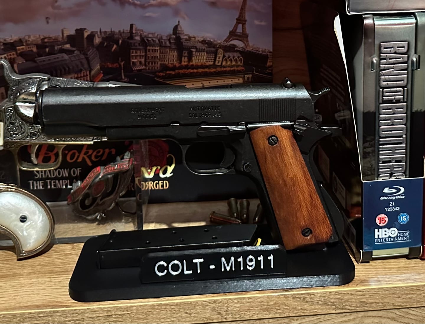 Customer photo review of M1911A1 Colt "Government" Us Service Pistol (Black/Wood))