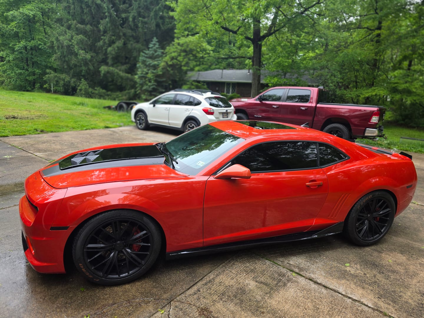 Customer photo review of 2010-2015 Chevy Camaro Evo Style Gloss Black Side Skirt Rockers