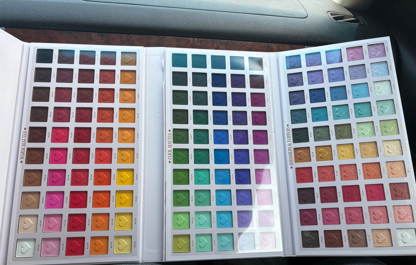 Customer photo review of Creative Comeback XXXL Eyeshadow Palette