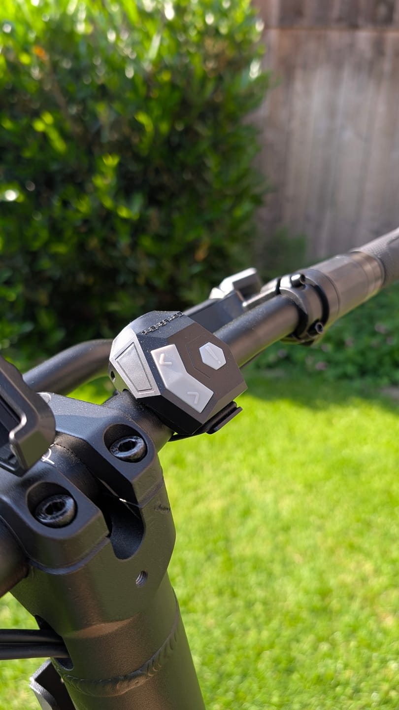 Customer photo review of Clignotant sans fil universel rechargeable – Kit 4 clignotants scooters, motos, vélos, trottinettes