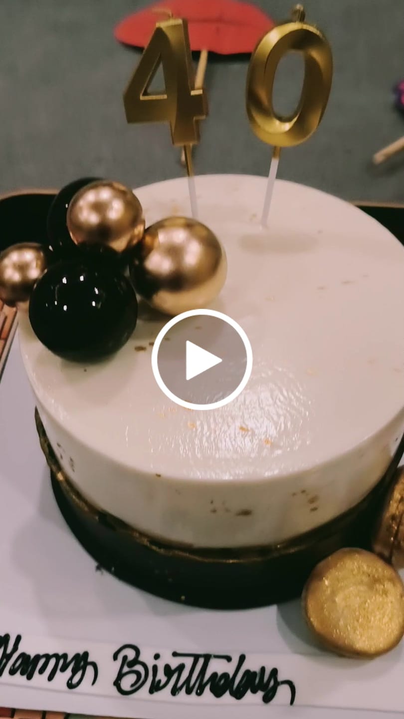 Customer video review of Gold Splash Blue Cake