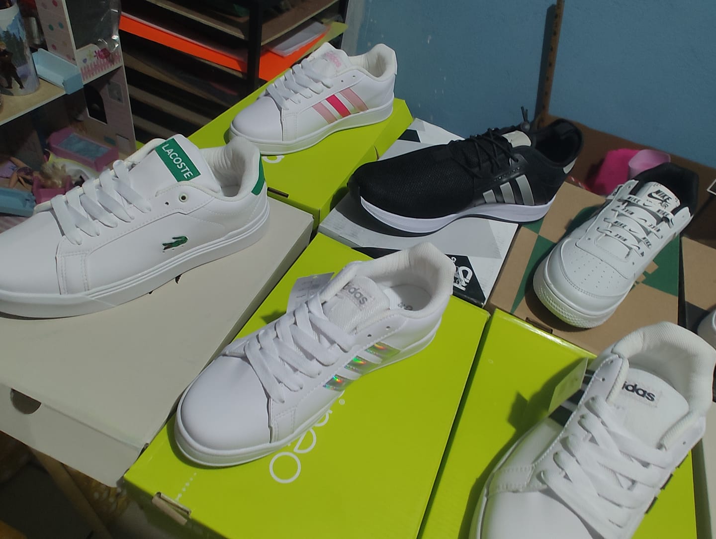 Customer photo review of Tenis Neo Grand Court Blanco Negro