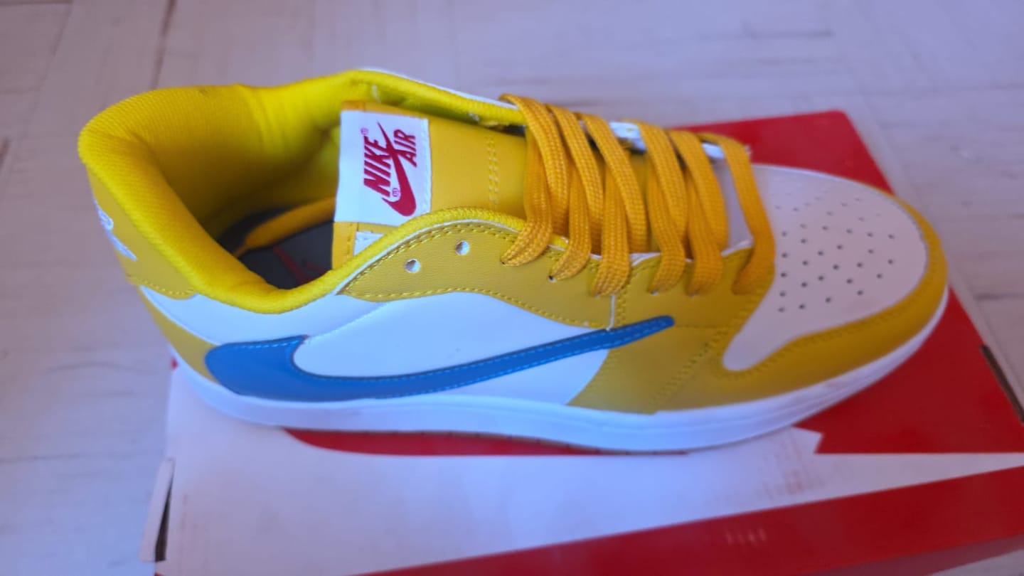 Customer photo review of Tenis Travis Low Canary