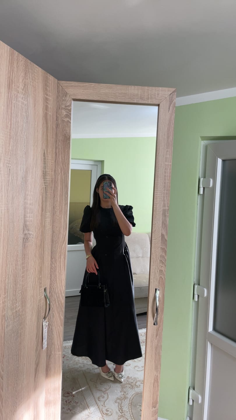 Customer photo review of Rochie Sohana cu maneci bufante si cordon