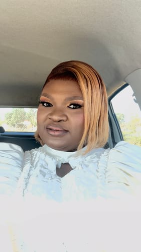 Customer photo review of Brazilian Lace Frontal Wig Straight Col T230 12 inch