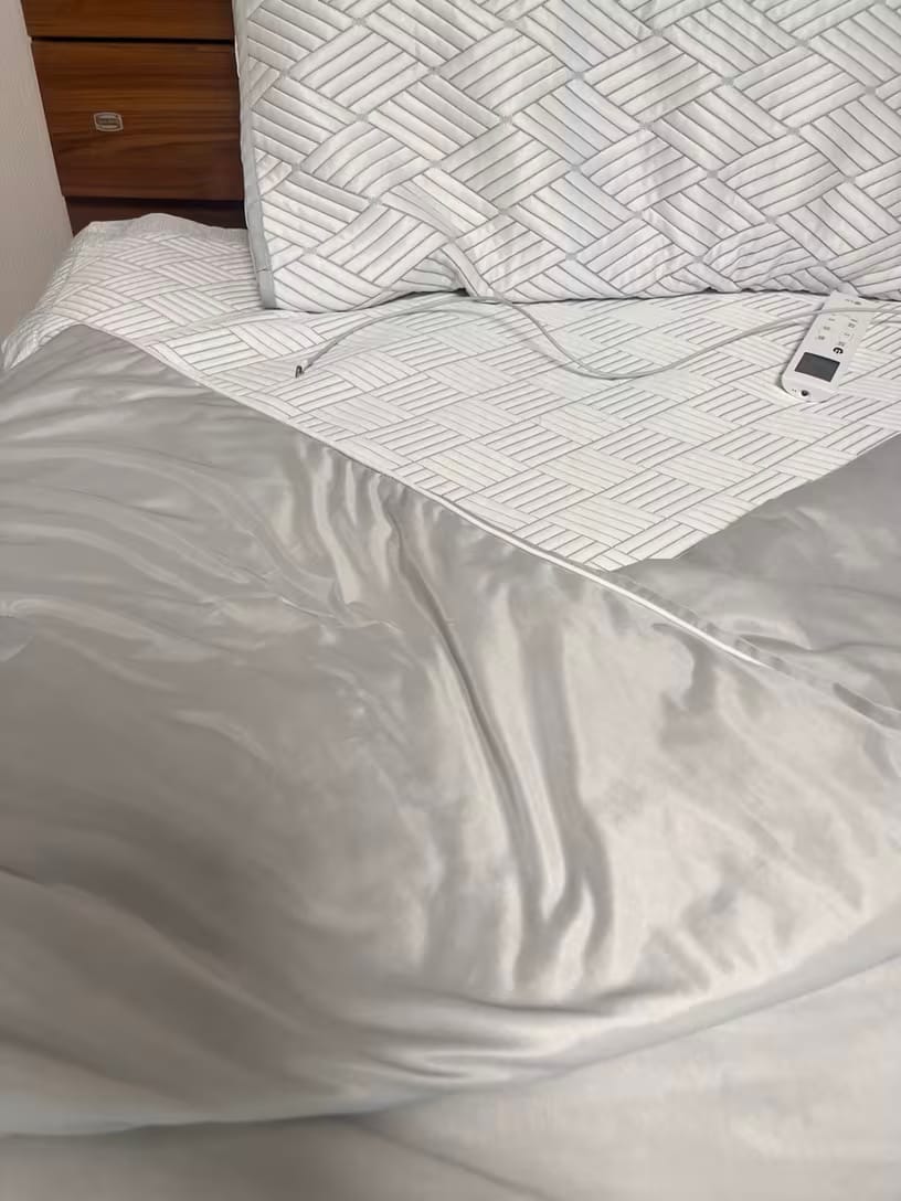 Customer photo review of Ice Silk Cooling Summer Blanket – Twin & Queen Sizes