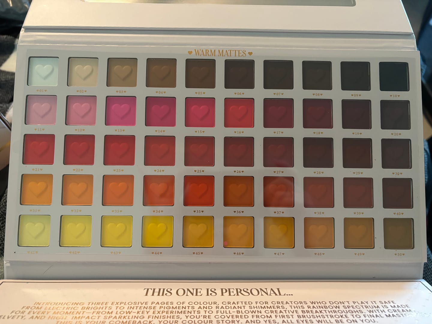 Customer photo review of Creative Comeback XXXL Eyeshadow Palette
