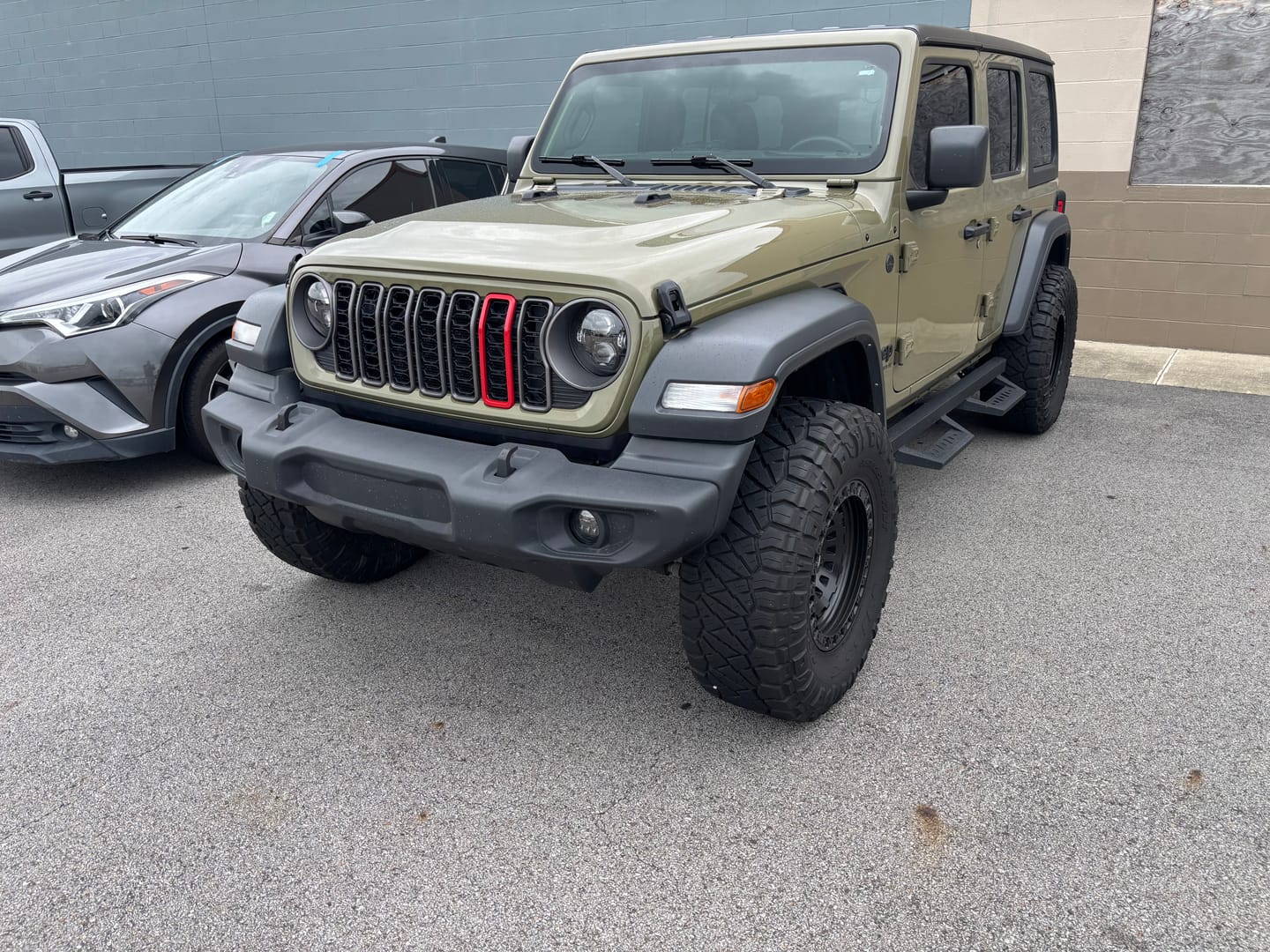 Customer photo review of Painted "Snap On" Accent Slot Cover fits *24-26 Updated Jeep JL JT Grille