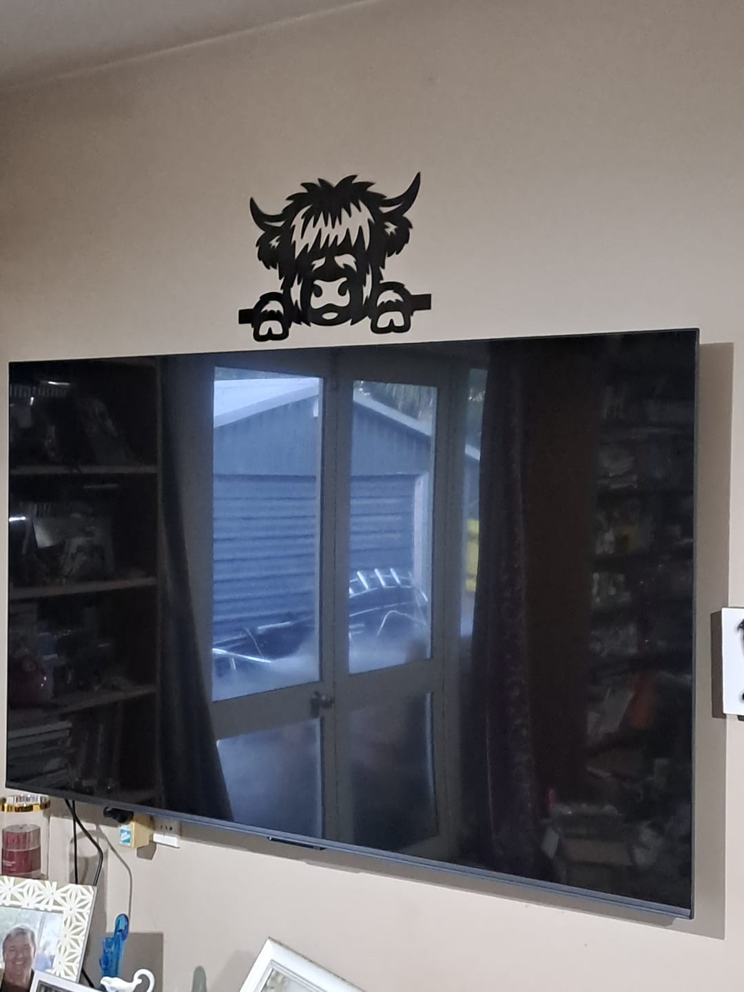Customer photo review of Peeking Highland Cow Wall Decor