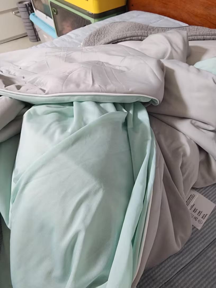 Customer photo review of Ice Silk Cooling Summer Blanket – Twin & Queen Sizes
