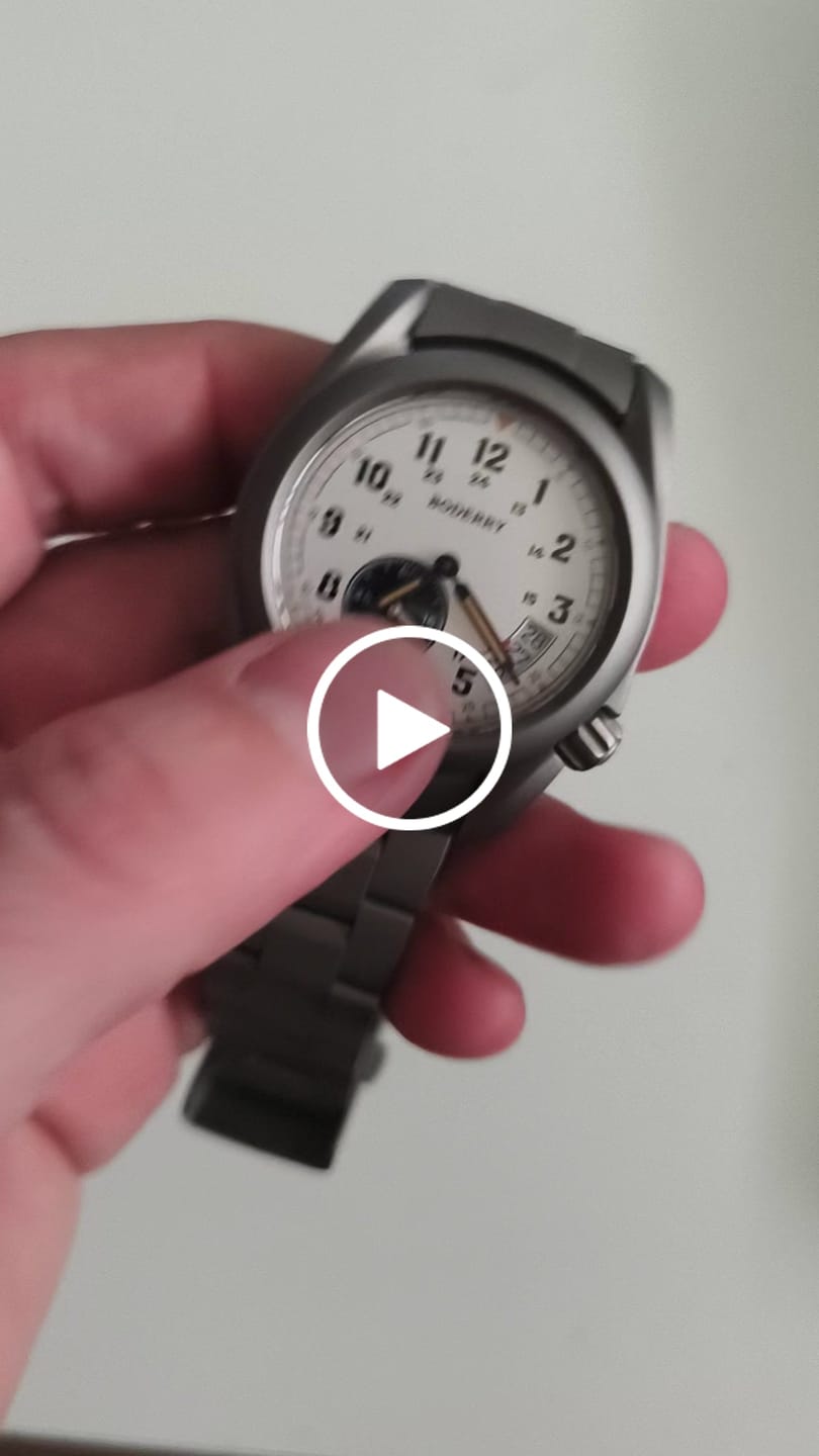 Customer video review of VOYAGER 38 - 100M Waterproof Titanium Field Watch | White-bracelet