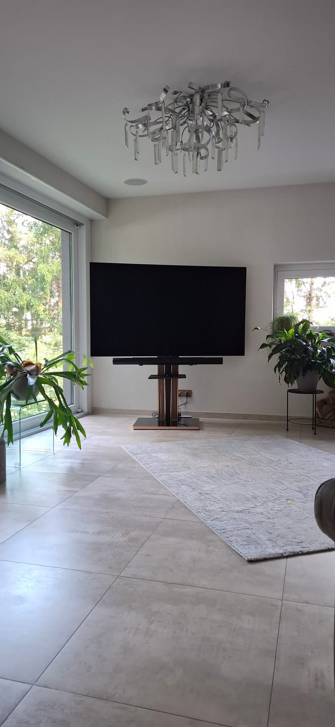 Customer photo review of Cantor FT78 TV Stand