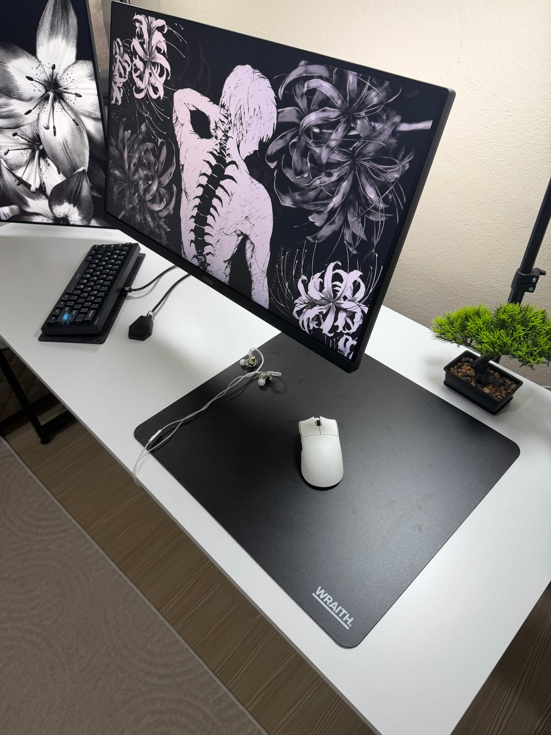 Customer photo review of Wraith Blade Y Hard Mousepad