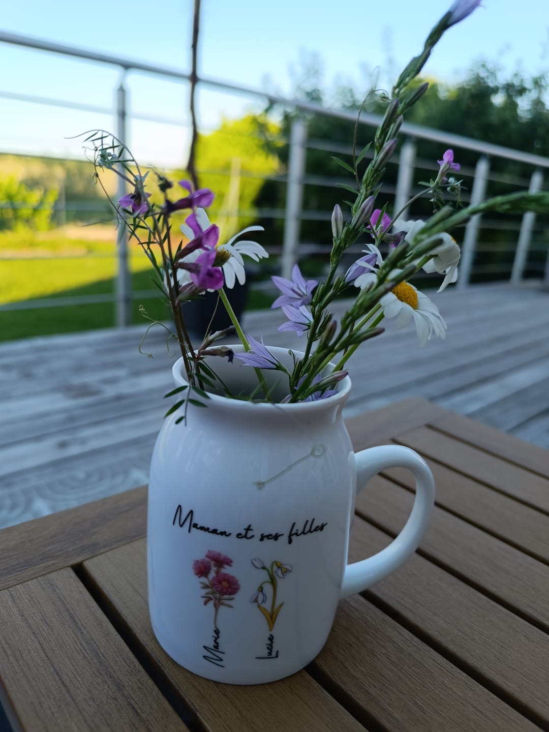 Customer photo review of Toujours en fleur - Vase personnalisé avec des fleurs et noms pour Maman et Mamie