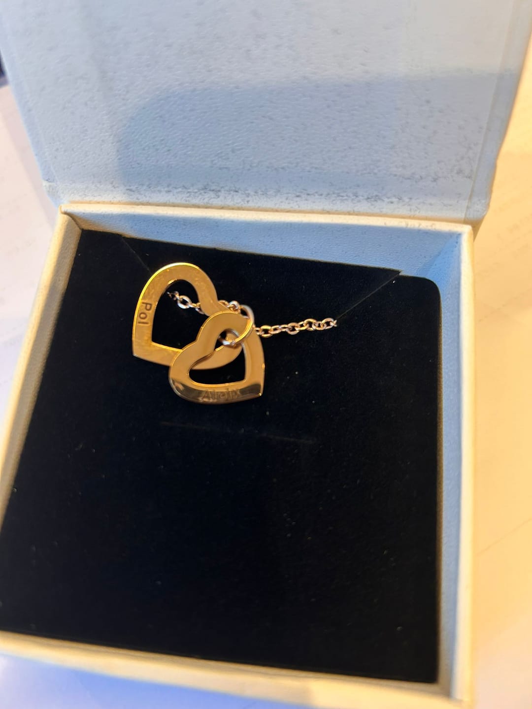 Customer photo review of Collar con Corazones Personalizados