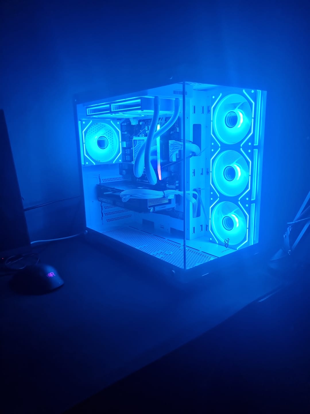 Customer photo review of Nemesis White - AMD Ryzen 5 7500F DDR5 16GB RAM Dual GeForce RTX 5060 8GB GDDR7 AI Ready T6-MS409
