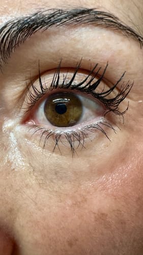 Customer photo review of KosmaLash® | Sérum Crecimiento & Anticaída