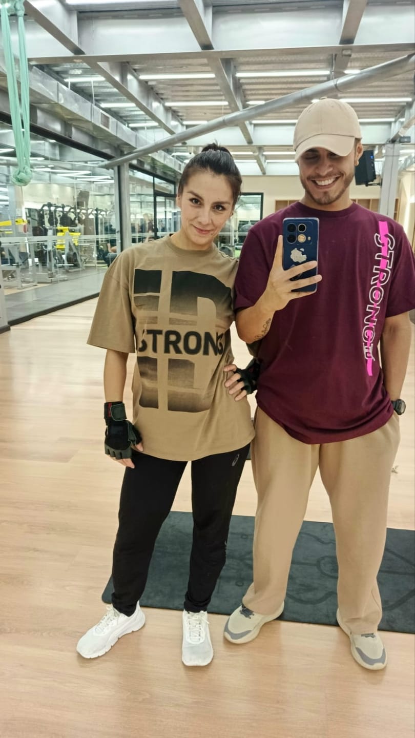 Customer photo review of STRONG iD Oversized Tee