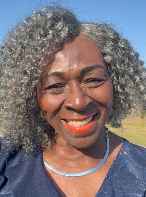 Customer photo review of Luvwin 5x5 Deep Curly Salt And Pepper Glueless Gray Color Pre-Cut Lace Bob Wig