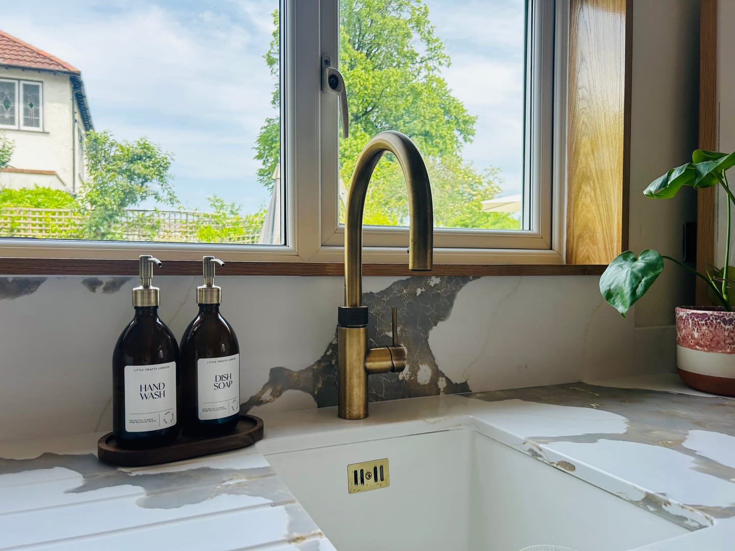 Customer photo review of Set of 2 Amber Glass Bottle 500 ML with Metal Pump & Small Tray