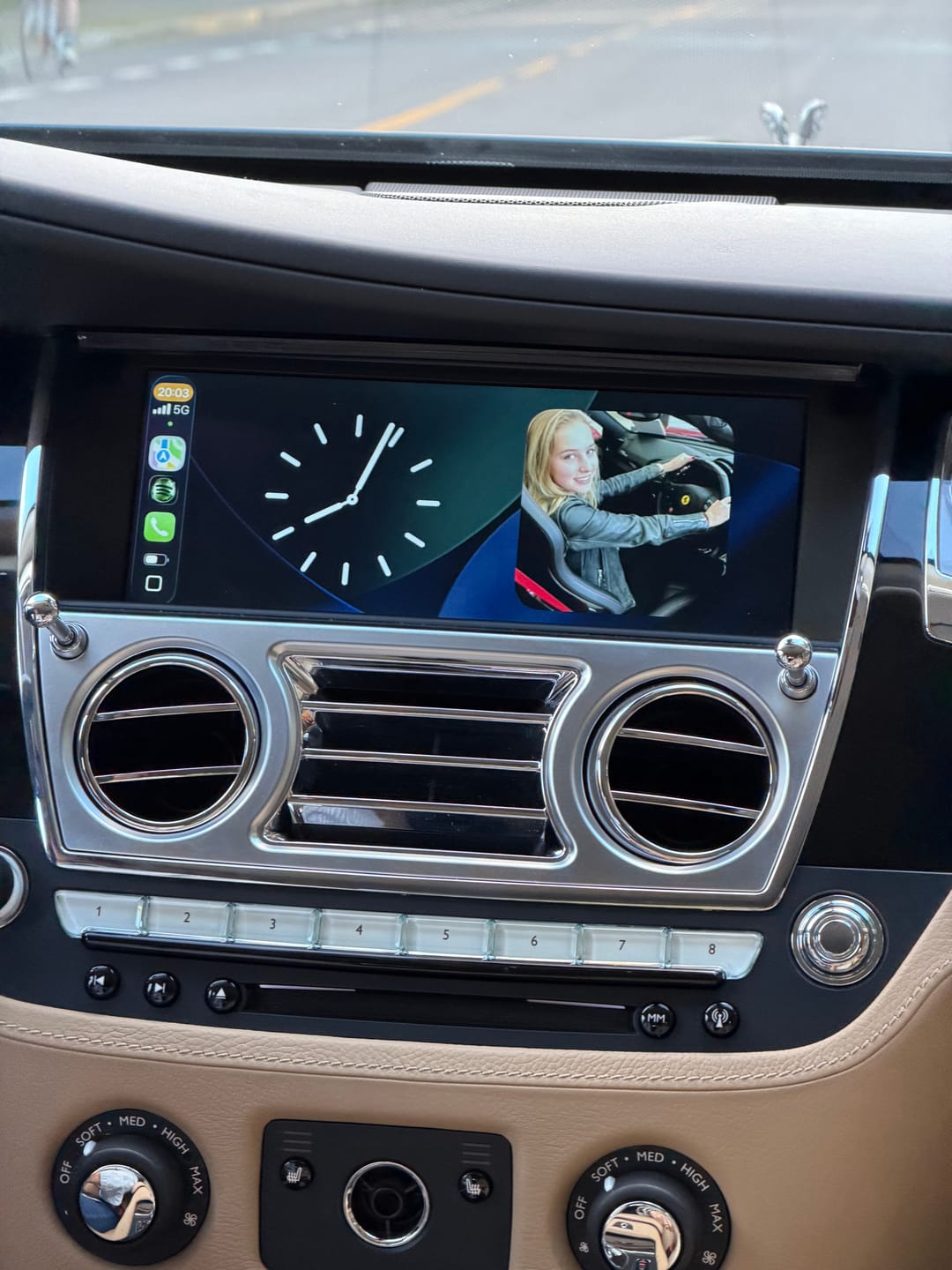 Customer photo review of Rolls Royce Ghost 2009-2018 — Wireless Apple CarPlay & Android Auto Module