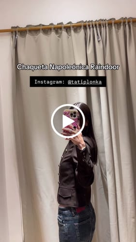 Customer video review of Chaqueta Napoleónica Brown