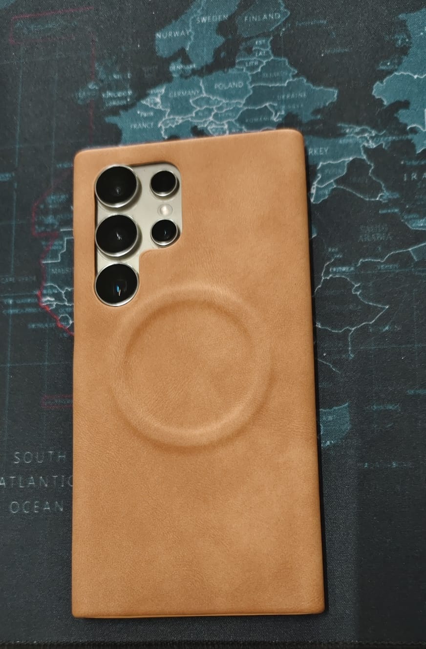 Customer photo review of Samsung Premium Frosted Magsafe Leather Pre-Order Magnetic Case