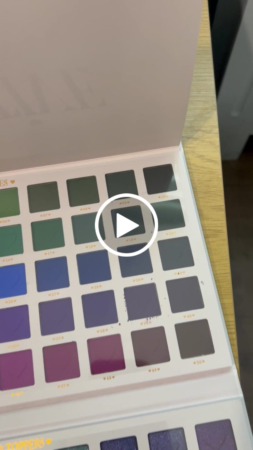 Customer video review of Creative Comeback XXXL Eyeshadow Palette