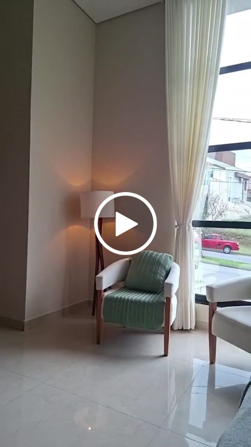 Customer video review of Luminária de Chão Paris em Madeira com Cúpula em Tecido