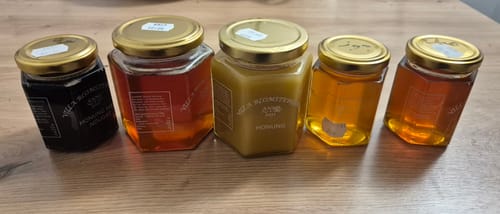 Customer photo review of Höstens honungspaket – 5 burkar honung + honungspinne (säsongsprodukt)