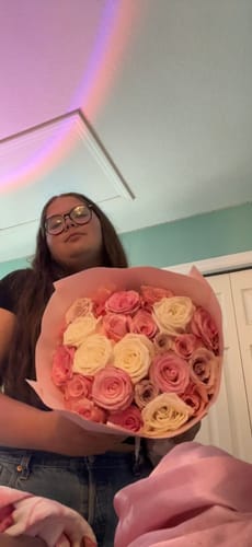 Customer photo review of Pink Deluxe Bouquet