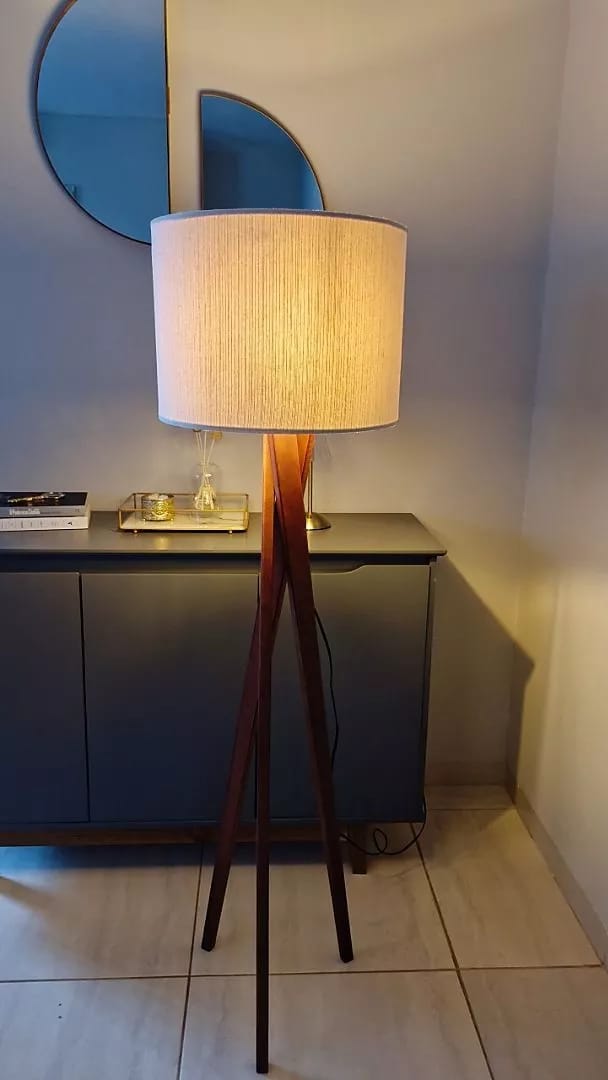 Customer photo review of Luminária de Chão Paris em Madeira com Cúpula em Tecido